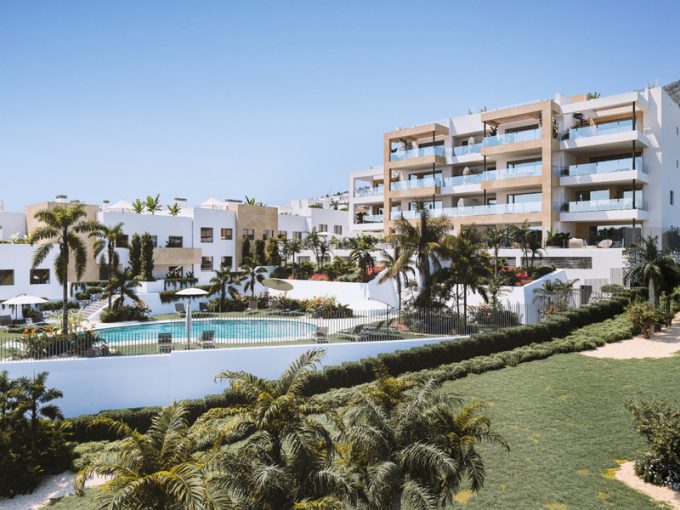 R4252741-Image 1-Ground Floor Apartment - 2 Beds - 82 Built