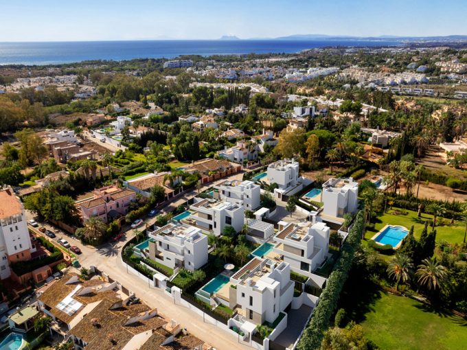 R4810633-Image 1-Detached Villa - 3 Beds - 245 Built