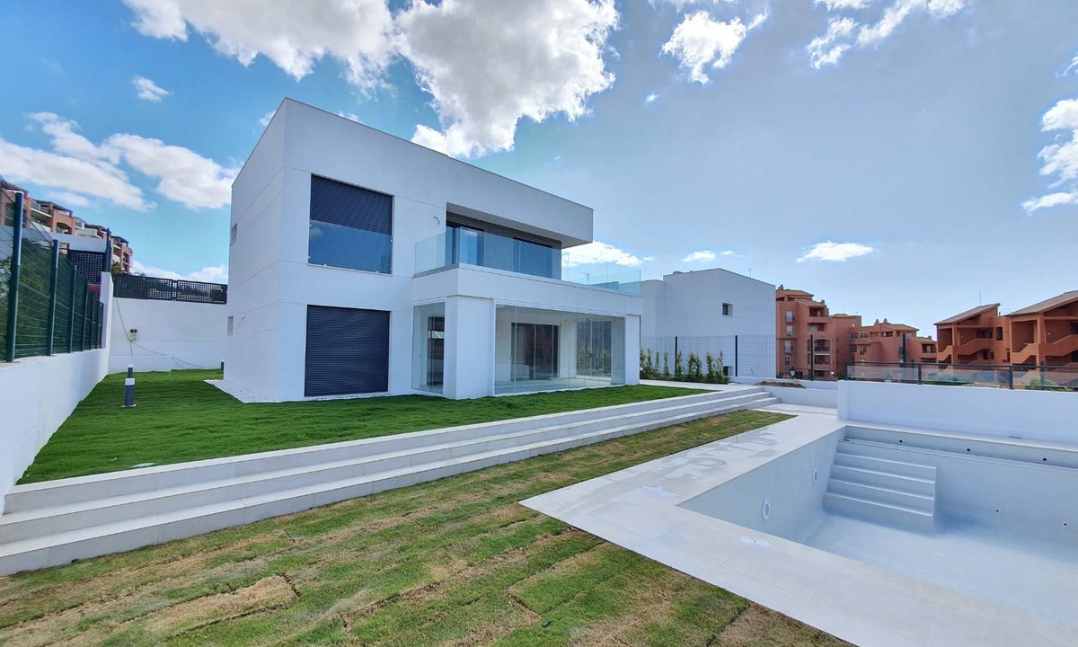 R4876183-House-For-Sale-Manilva-Detached-Villa-4-Beds-184-Built