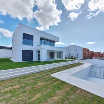 R4876183-Image 1-Detached Villa - 4 Beds - 184 Built