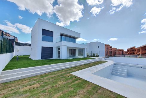 R4876183-House-For-Sale-Manilva-Detached-Villa-4-Beds-184-Built