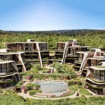 R4889263-Image 1-Ground Floor Apartment - 3 Beds - 268 Built