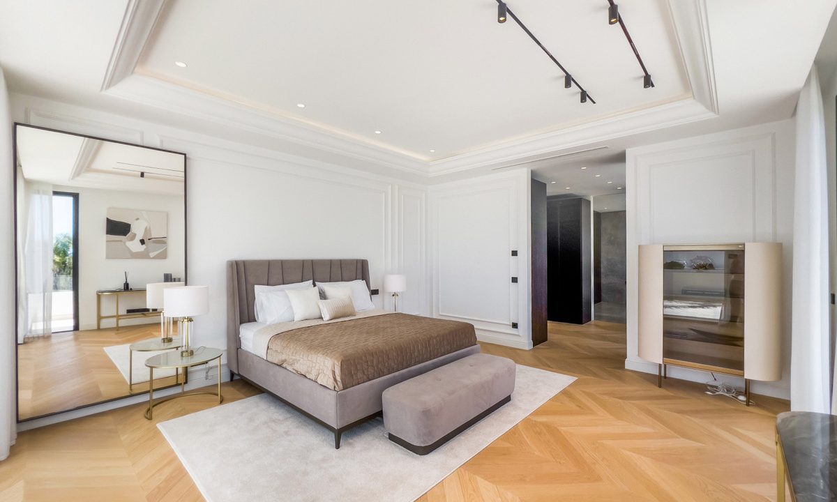 R4907779-House-For-Sale-The-Golden-Mile-Detached-Villa-6-Beds-647-Built-12