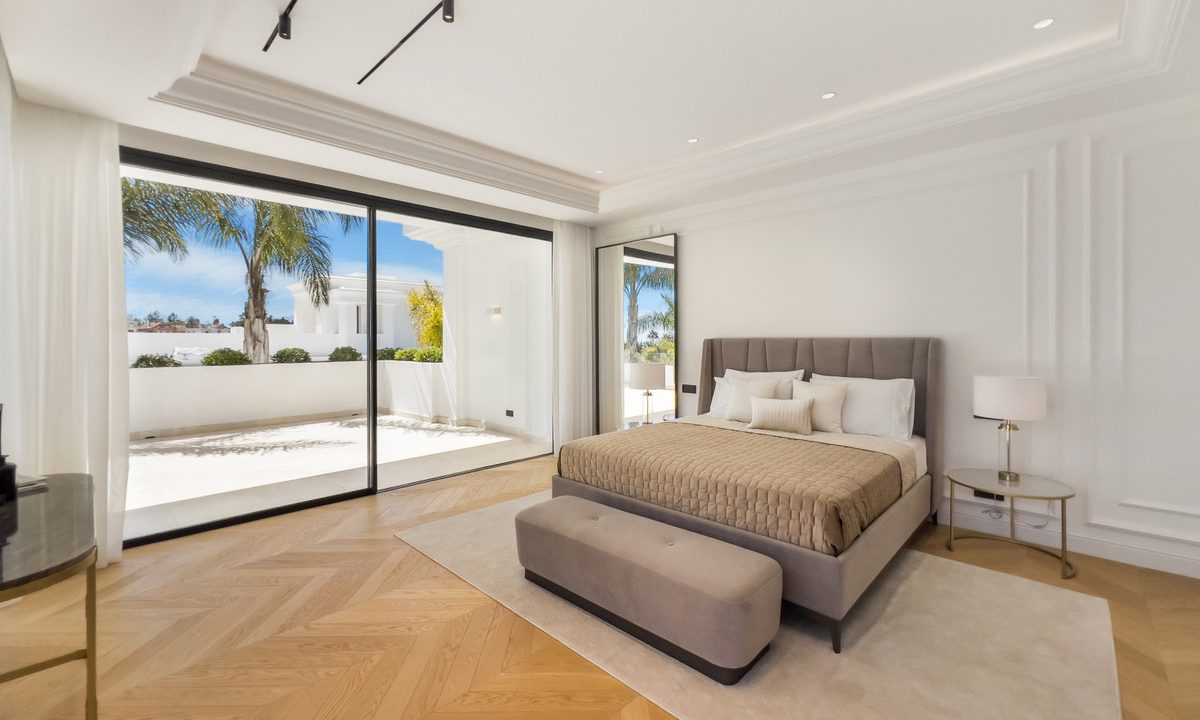 R4907779-House-For-Sale-The-Golden-Mile-Detached-Villa-6-Beds-647-Built-13