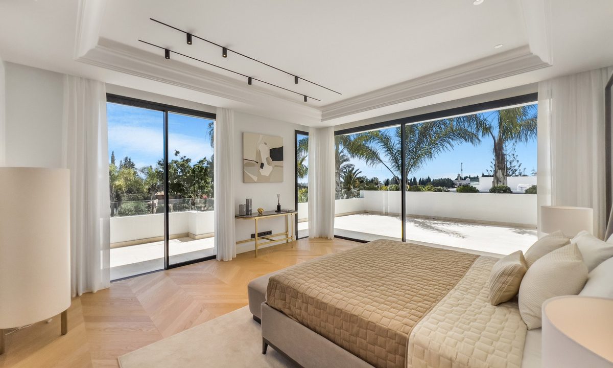 R4907779-House-For-Sale-The-Golden-Mile-Detached-Villa-6-Beds-647-Built-14