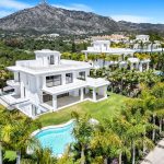 R4907779-Image 1-Detached Villa - 6 Beds - 647 Built