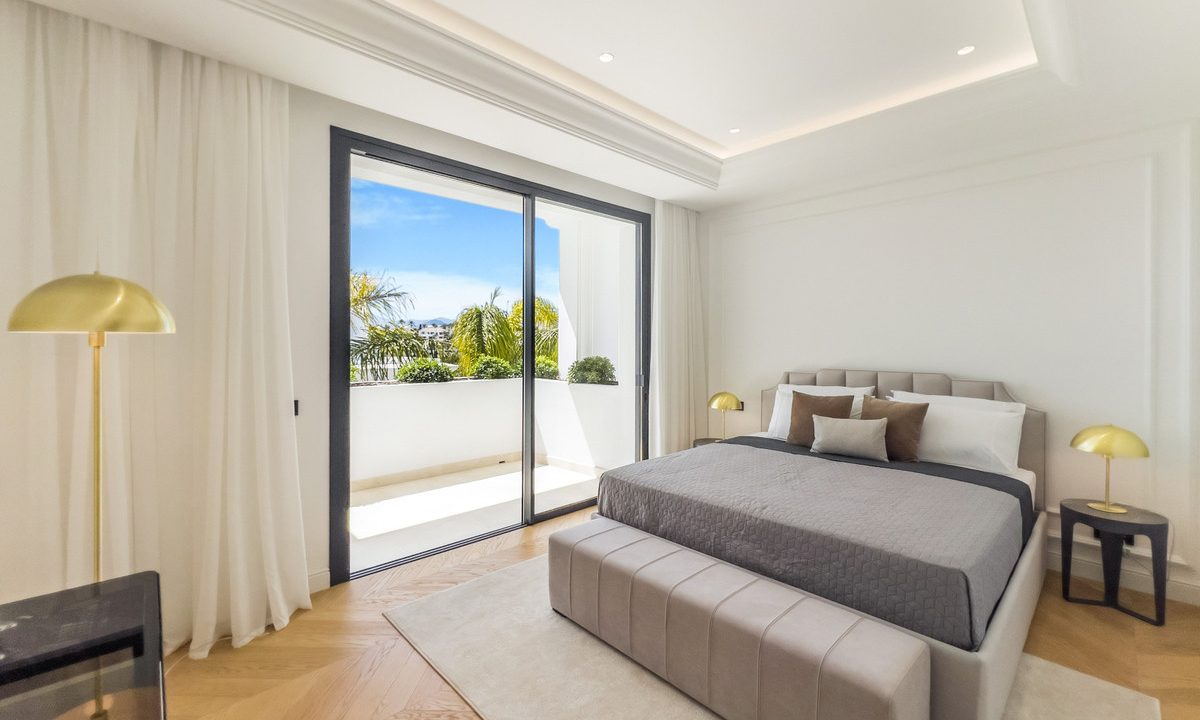 R4907779-House-For-Sale-The-Golden-Mile-Detached-Villa-6-Beds-647-Built-16