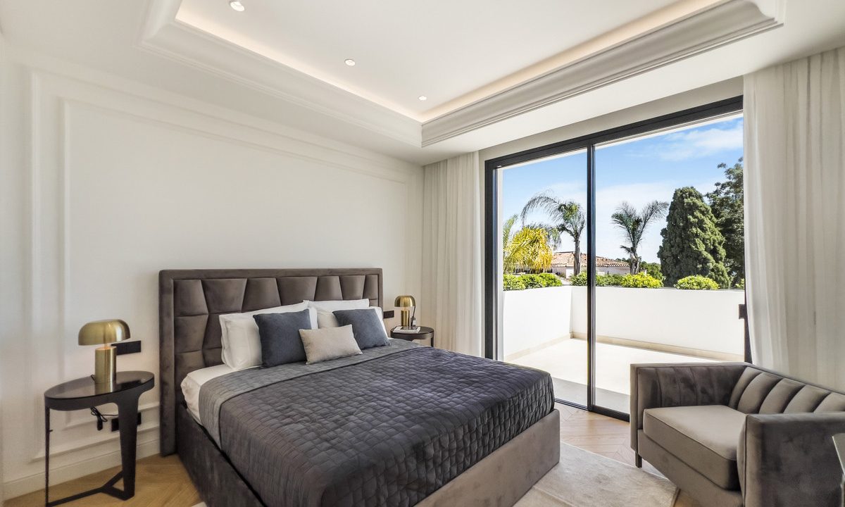 R4907779-House-For-Sale-The-Golden-Mile-Detached-Villa-6-Beds-647-Built-19