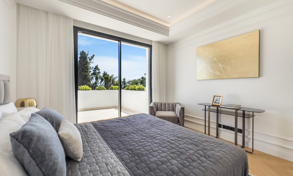 R4907779-House-For-Sale-The-Golden-Mile-Detached-Villa-6-Beds-647-Built-20