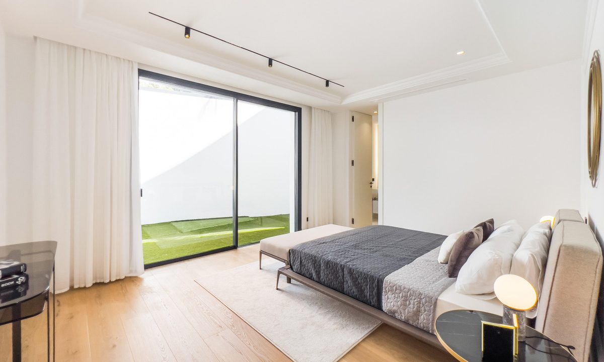 R4907779-House-For-Sale-The-Golden-Mile-Detached-Villa-6-Beds-647-Built-21