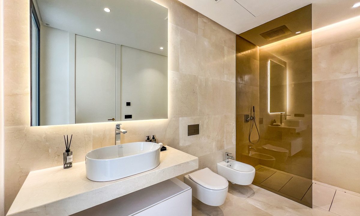R4907779-House-For-Sale-The-Golden-Mile-Detached-Villa-6-Beds-647-Built-24