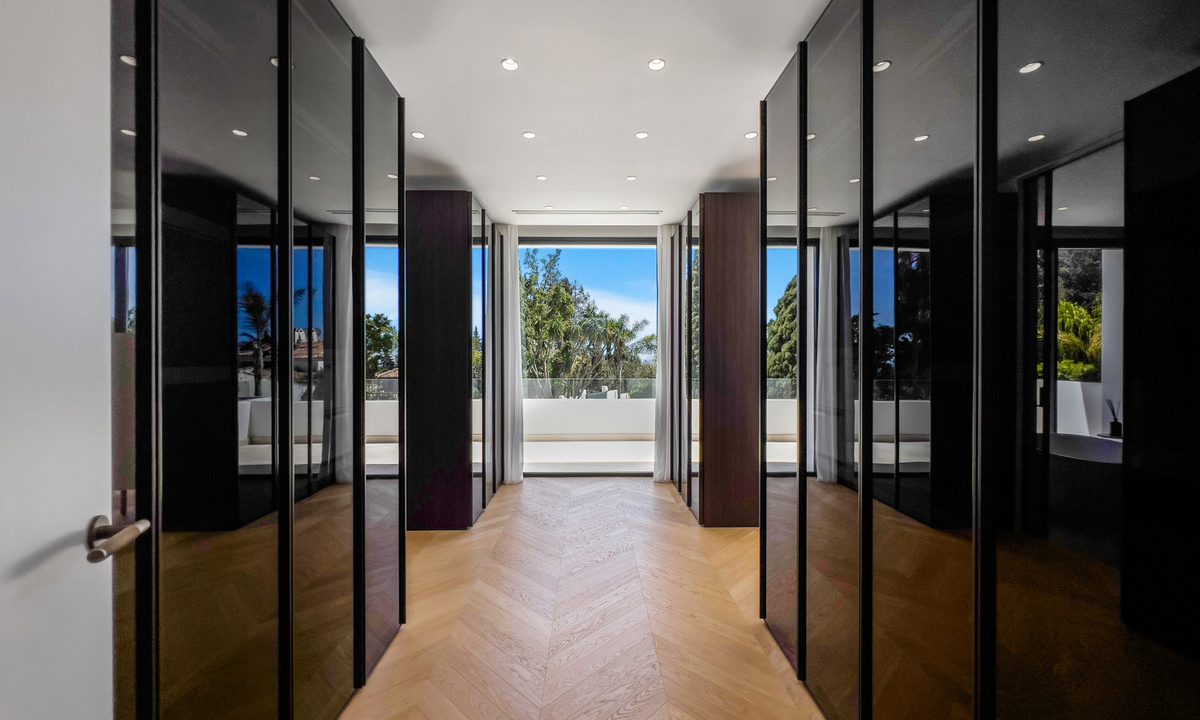 R4907779-House-For-Sale-The-Golden-Mile-Detached-Villa-6-Beds-647-Built-25