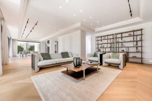 R4907779-House-For-Sale-The-Golden-Mile-Detached-Villa-6-Beds-647-Built-3