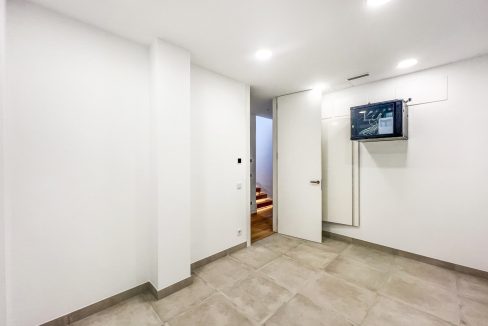 R4907779-House-For-Sale-The-Golden-Mile-Detached-Villa-6-Beds-647-Built-30