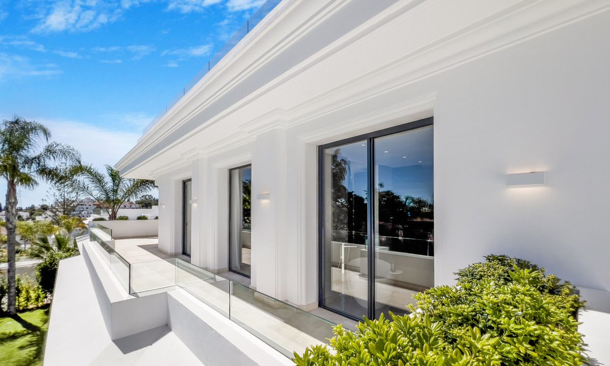 R4907779-House-For-Sale-The-Golden-Mile-Detached-Villa-6-Beds-647-Built-34