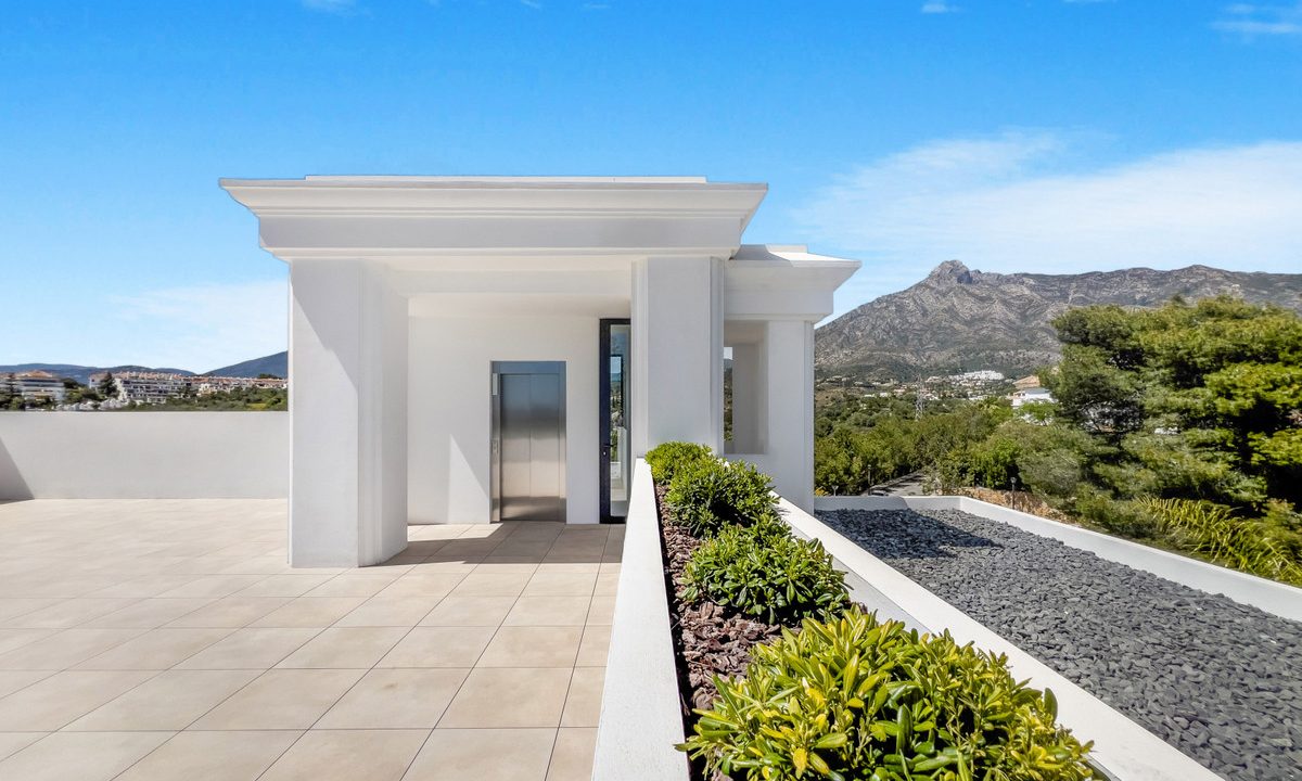 R4907779-House-For-Sale-The-Golden-Mile-Detached-Villa-6-Beds-647-Built-35