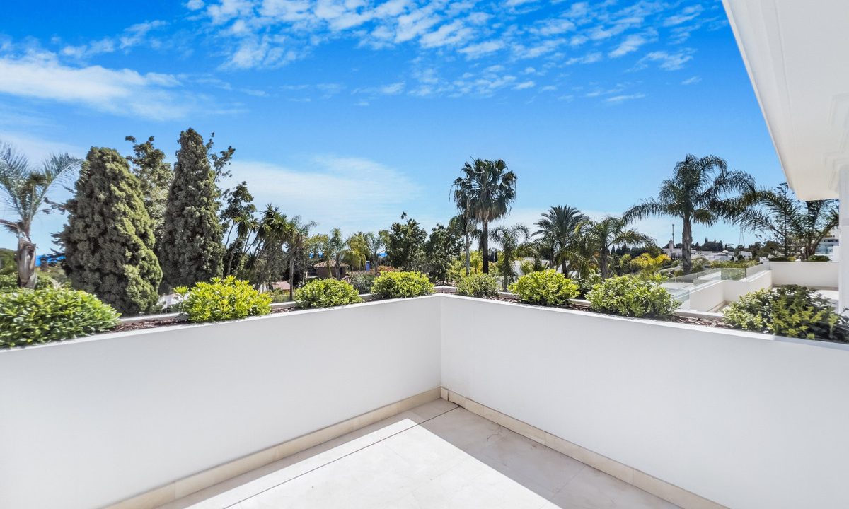R4907779-House-For-Sale-The-Golden-Mile-Detached-Villa-6-Beds-647-Built-38