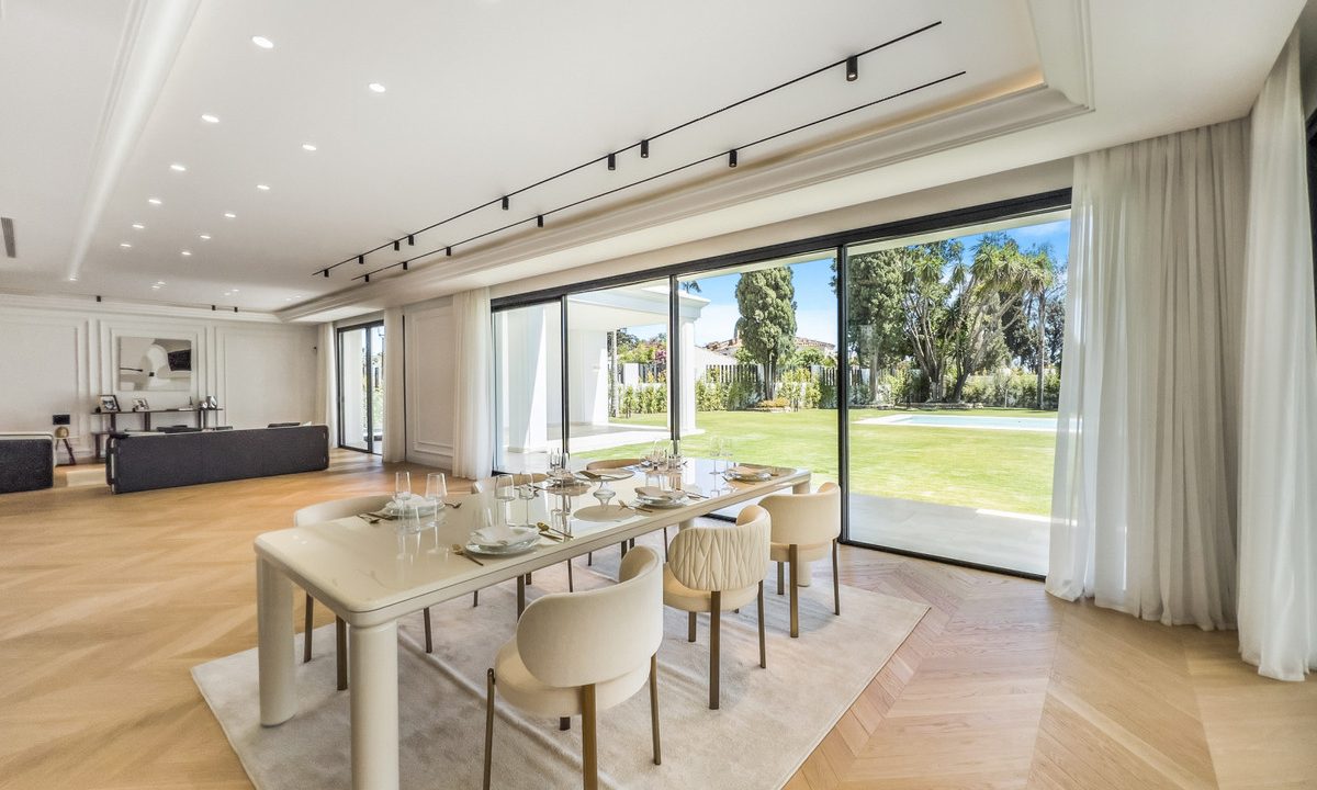 R4907779-House-For-Sale-The-Golden-Mile-Detached-Villa-6-Beds-647-Built-4
