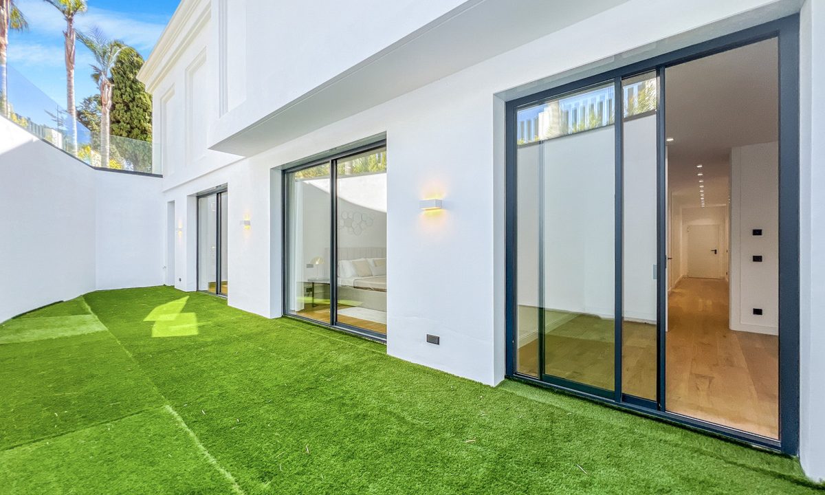 R4907779-House-For-Sale-The-Golden-Mile-Detached-Villa-6-Beds-647-Built-42