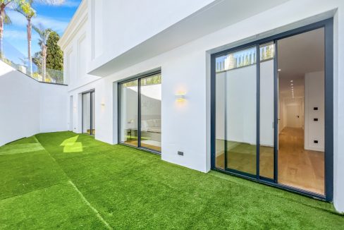 R4907779-House-For-Sale-The-Golden-Mile-Detached-Villa-6-Beds-647-Built-42