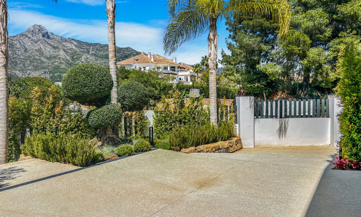 R4907779-House-For-Sale-The-Golden-Mile-Detached-Villa-6-Beds-647-Built-46