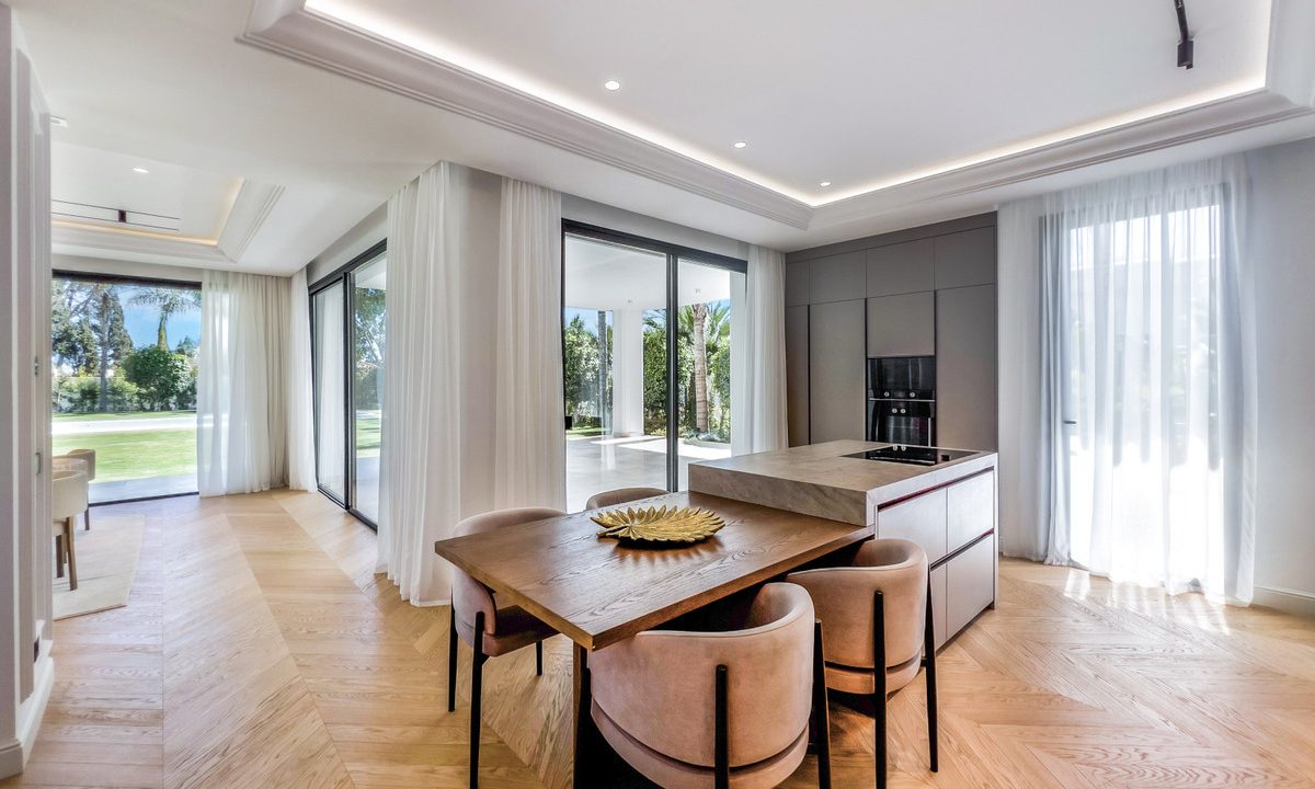 R4907779-House-For-Sale-The-Golden-Mile-Detached-Villa-6-Beds-647-Built-6