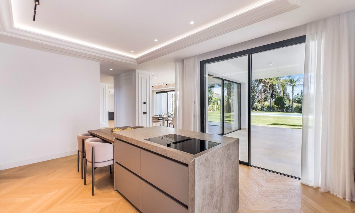 R4907779-House-For-Sale-The-Golden-Mile-Detached-Villa-6-Beds-647-Built-7