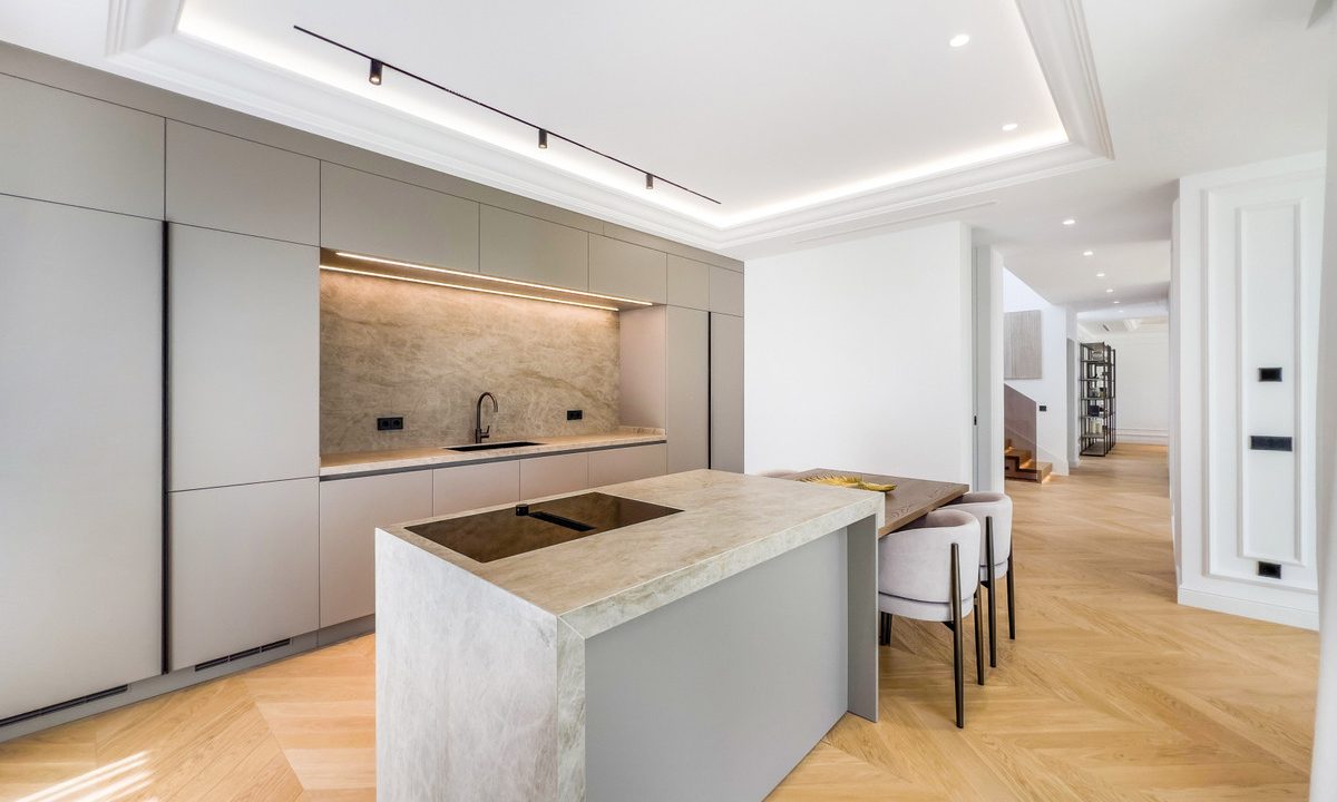 R4907779-House-For-Sale-The-Golden-Mile-Detached-Villa-6-Beds-647-Built-8