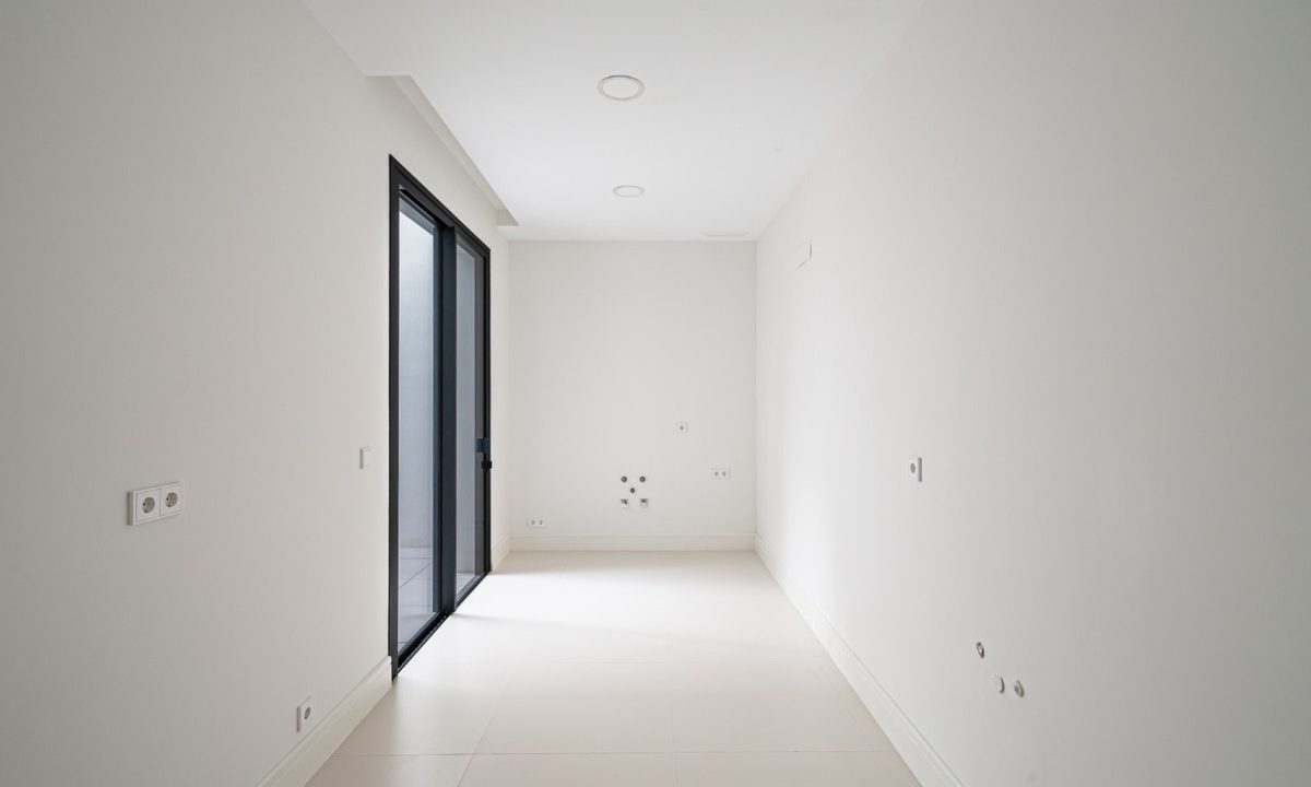 R4907800-House-For-Sale-The-Golden-Mile-Detached-Villa-4-Beds-434-Built-10