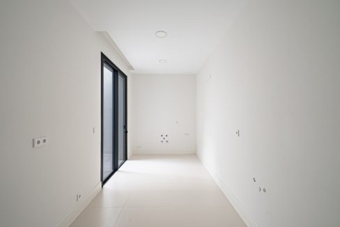 R4907800-House-For-Sale-The-Golden-Mile-Detached-Villa-4-Beds-434-Built-10