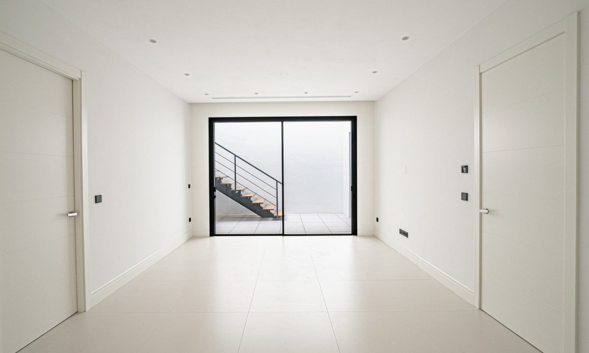 R4907800-House-For-Sale-The-Golden-Mile-Detached-Villa-4-Beds-434-Built-20