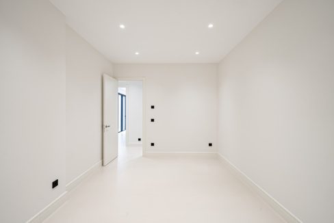 R4907800-House-For-Sale-The-Golden-Mile-Detached-Villa-4-Beds-434-Built-23
