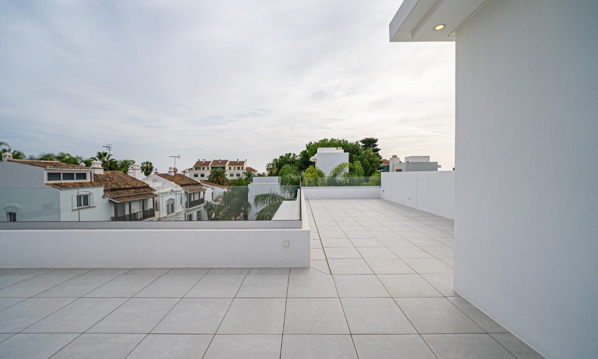 R4907800-House-For-Sale-The-Golden-Mile-Detached-Villa-4-Beds-434-Built-24