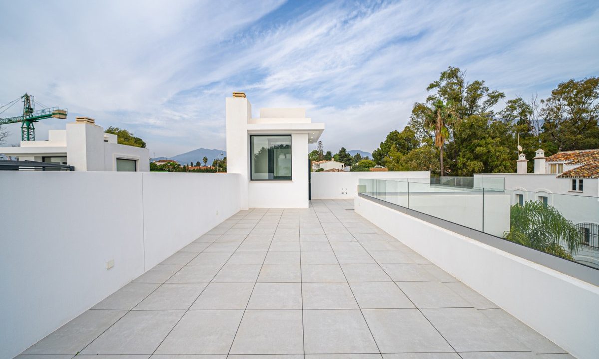 R4907800-House-For-Sale-The-Golden-Mile-Detached-Villa-4-Beds-434-Built-27