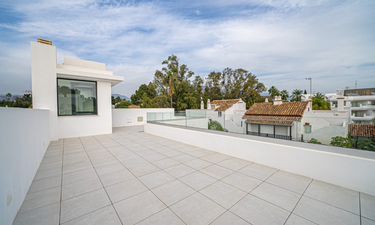 R4907800-House-For-Sale-The-Golden-Mile-Detached-Villa-4-Beds-434-Built-28