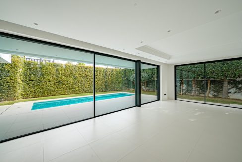 R4907800-House-For-Sale-The-Golden-Mile-Detached-Villa-4-Beds-434-Built-3