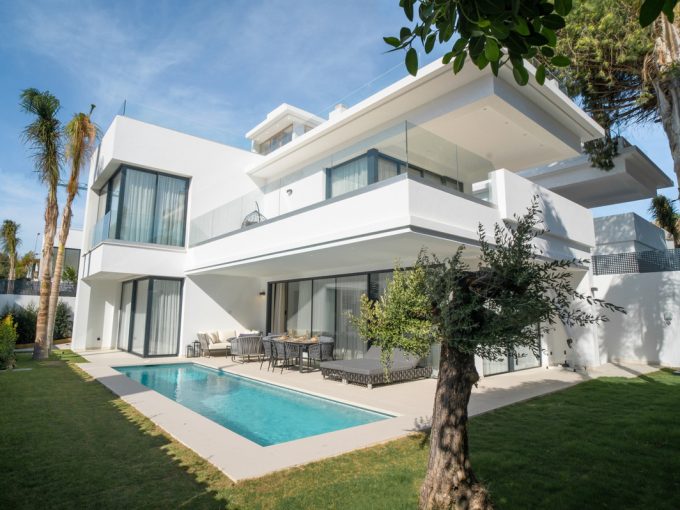 R4907800-Image 1-Detached Villa - 4 Beds - 434 Built