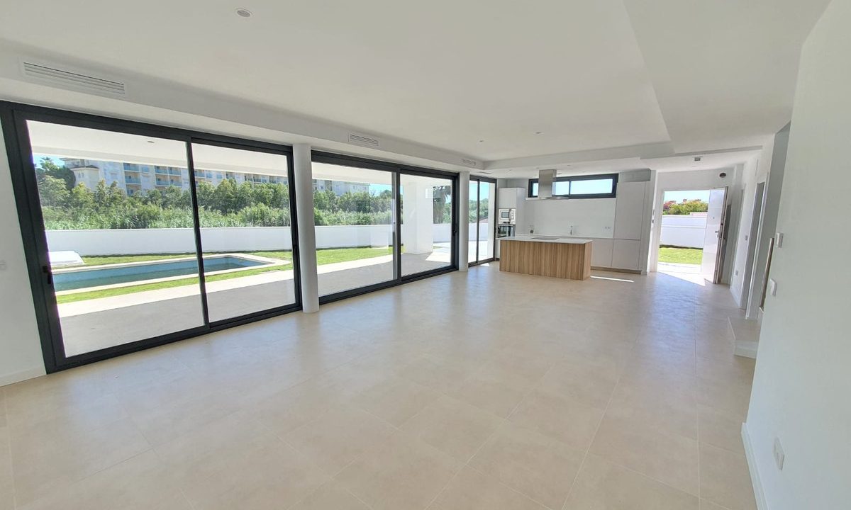 R4959004-House-For-Sale-La-Duquesa-Detached-Villa-4-Beds-205-Built-12