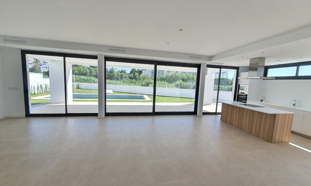 R4959004-House-For-Sale-La-Duquesa-Detached-Villa-4-Beds-205-Built-13