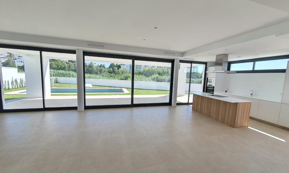 R4959004-House-For-Sale-La-Duquesa-Detached-Villa-4-Beds-205-Built-14