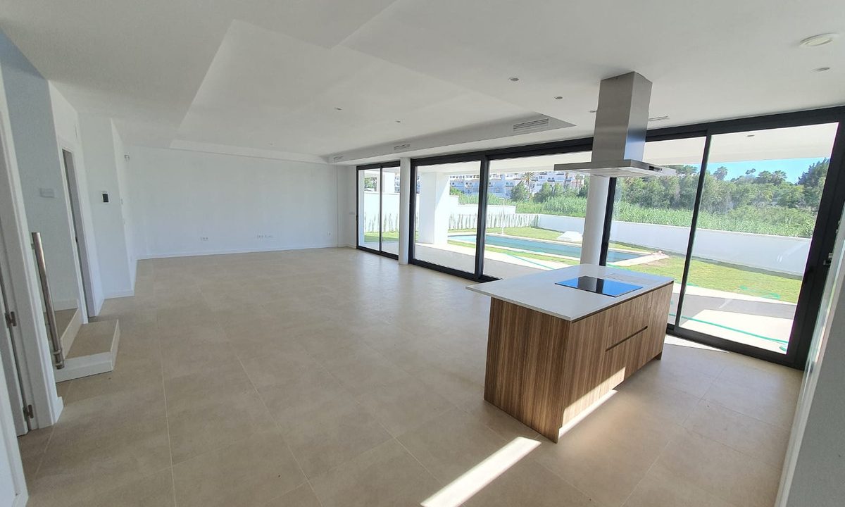 R4959004-House-For-Sale-La-Duquesa-Detached-Villa-4-Beds-205-Built-17
