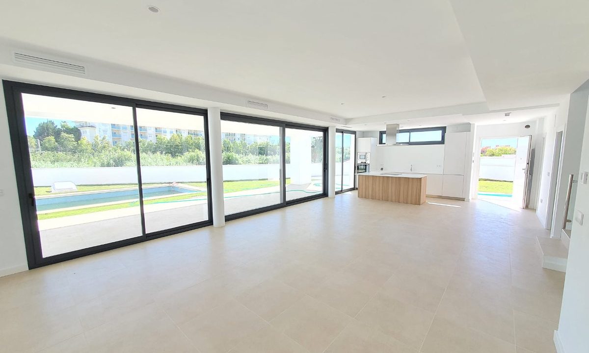 R4959004-House-For-Sale-La-Duquesa-Detached-Villa-4-Beds-205-Built-18