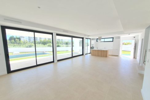 R4959004-House-For-Sale-La-Duquesa-Detached-Villa-4-Beds-205-Built-18