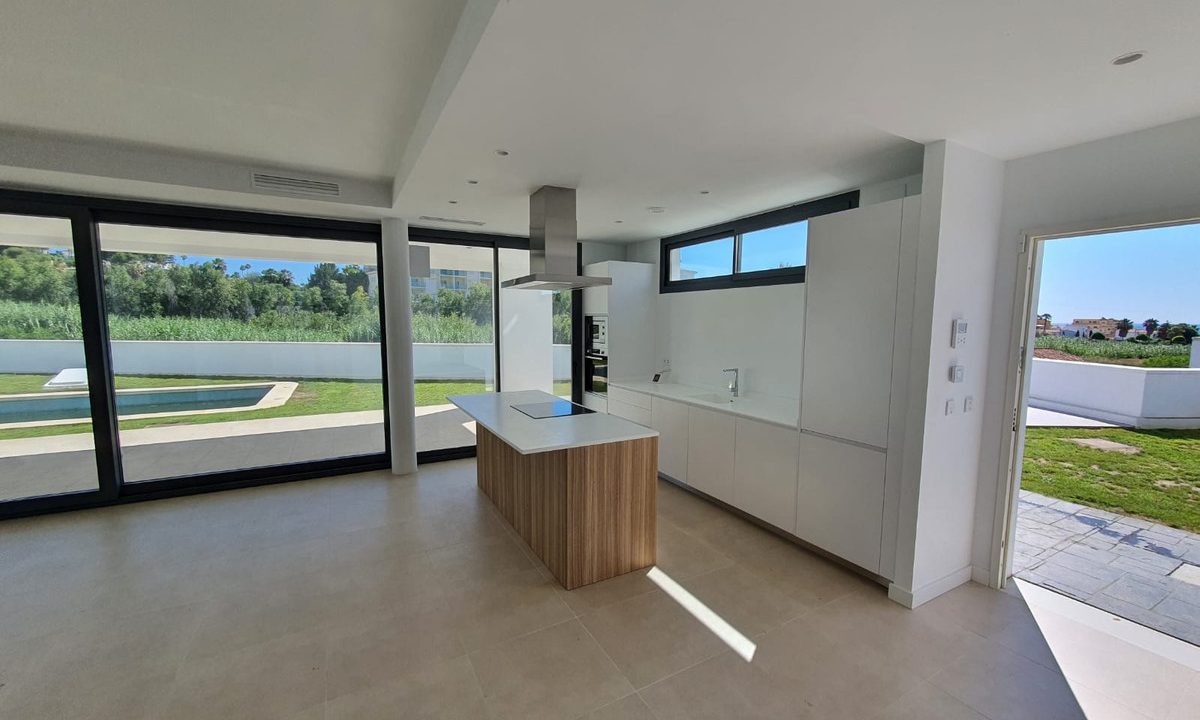 R4959004-House-For-Sale-La-Duquesa-Detached-Villa-4-Beds-205-Built-19