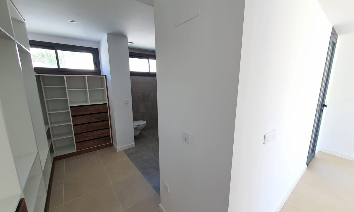 R4959004-House-For-Sale-La-Duquesa-Detached-Villa-4-Beds-205-Built-20