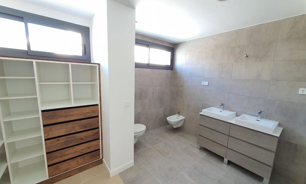 R4959004-House-For-Sale-La-Duquesa-Detached-Villa-4-Beds-205-Built-21
