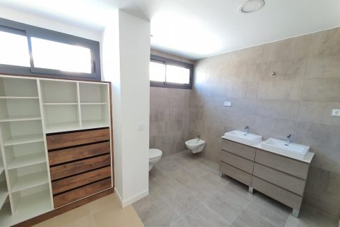 R4959004-House-For-Sale-La-Duquesa-Detached-Villa-4-Beds-205-Built-21