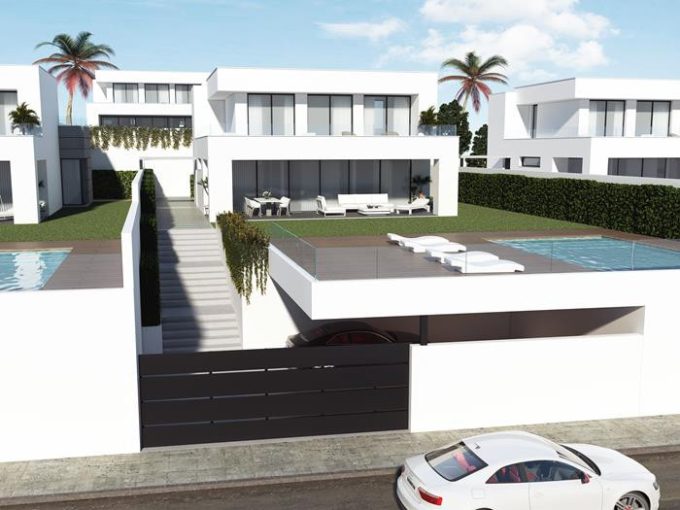 R4959004-Image 1-Detached Villa - 4 Beds - 205 Built