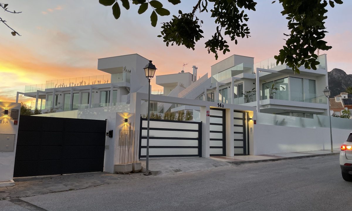 R4972885-House-For-Sale-Marbella-Detached-Villa-4-Beds-321-Built