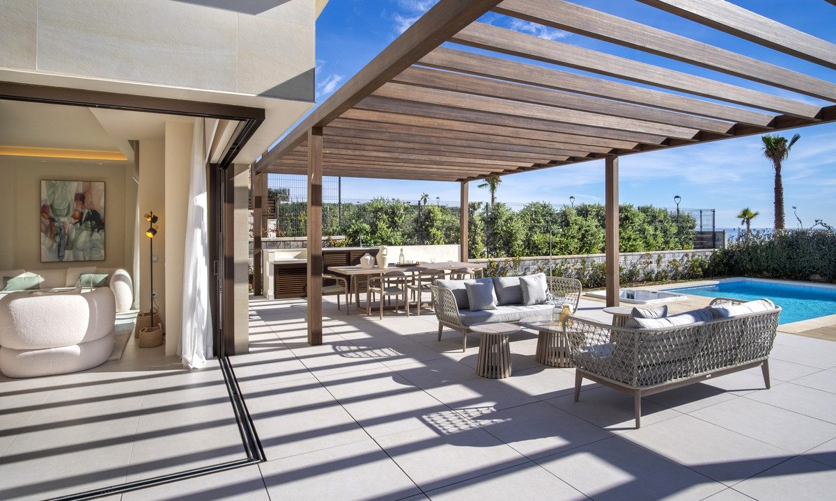 R4974442-House-For-Sale-New-Golden-Mile-Detached-Villa-4-Beds-370-Built-1